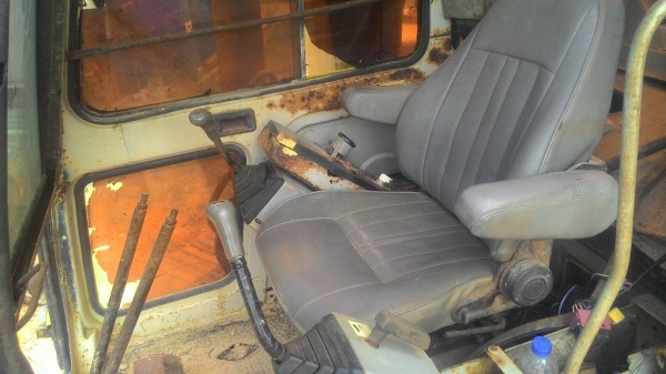 ขายรถแบคโฮ KOBELCO SK60-/// เอกสารเล่ม ราคา 450000