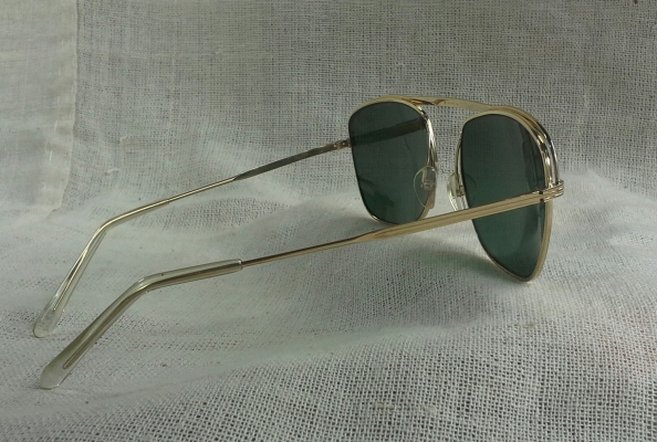 แว่นตาโกลด์ฟิลด์ ยุค '50s แฮนด์เมดฝรั่งเศสในตำนาน ตัวเทพบุตร ! Vintage ESSEL handmade in France แว่นตาโกลด์ฟิลด์ ยุค '50s แฮนด์เมดฝรั่งเศสในตำนาน ตัวเทพบุตร ! Vintage ESSEL handmade in France