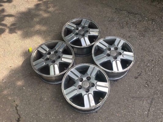 ขายล้อแม็กเปล่า Toyota vigo ราคาชั่งกิโลโครตถูกๆ ขอบ 15 4 วง ราคา 2,300 บาท