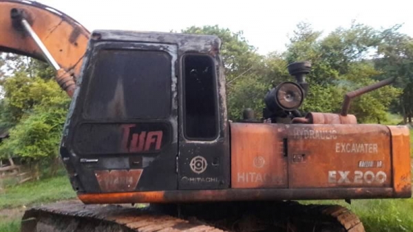 ขาย 395,000 HITACHI EX 200-1 เครื่องดี ปั้มติดโหลดนิดๆ เอวขยับนิดๆ ช่วงล่างอ่อน ตัวเดินดี รถอยู่ กำแพงเพชร 090-772-3710 090-772-3708