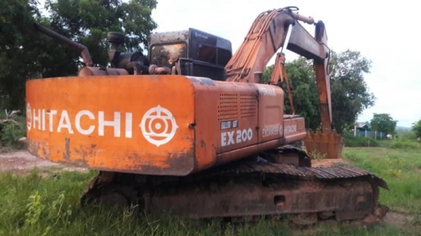 ขาย 395,000 HITACHI EX 200-1 เครื่องดี ปั้มติดโหลดนิดๆ เอวขยับนิดๆ ช่วงล่างอ่อน ตัวเดินดี รถอยู่ กำแพงเพชร 090-772-3710 090-772-3708