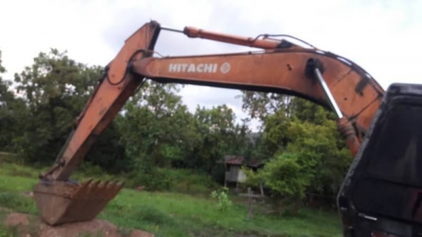 ขาย 395,000 HITACHI EX 200-1 เครื่องดี ปั้มติดโหลดนิดๆ เอวขยับนิดๆ ช่วงล่างอ่อน ตัวเดินดี รถอยู่ กำแพงเพชร 090-772-3710 090-772-3708
