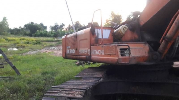 ขาย 395,000 HITACHI EX 200-1 เครื่องดี ปั้มติดโหลดนิดๆ เอวขยับนิดๆ ช่วงล่างอ่อน ตัวเดินดี รถอยู่ กำแพงเพชร 090-772-3710 090-772-3708