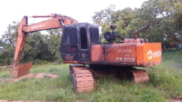 ขาย 395,000 HITACHI EX 200-1 เครื่องดี ปั้มติดโหลดนิดๆ เอวขยับนิดๆ ช่วงล่างอ่อน ตัวเดินดี รถอยู่ กำแพงเพชร 090-772-3710 090-772-3708