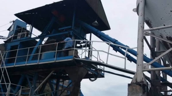 ขาย 1,650,000 บาท แพล้นปูน 1 คิวออโต้. ยี่ห้อ อูลู่ (พร้อมแผงกั้น) สภาพพร้อมทำงาน สินค้า อยู่ นครศรีธรรมราช  090-772-3710 090-772-3708