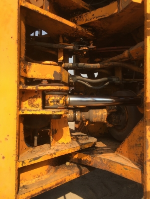 ขายรถตัก KOMATSU JH80C ขนาดเทียบเท่า WA380 เครื่อง ISUZU 6 สูบ เกียร์ ปั้ม สมบูรณ์พร้อมใช้ครับ ติดต่อ 063-9316985 ID LINE : 0639316985