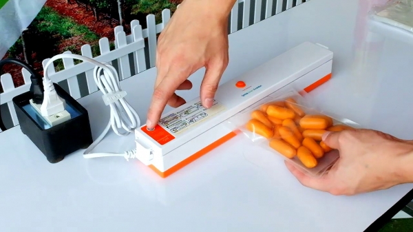 เครื่องซีล สูญญากาศ ขนาดเล็ก ( ซีลปิดปากถุงได้ และ แพ็คสูญญากาศ ได้ครับๆ ) ราคา 1650.- ส่งด่วน EMS ให้ครับๆ