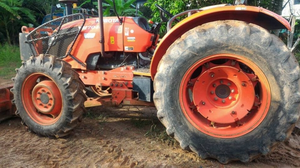 ขายรถไถ KUBOTA M7040 พร้อมดันหน้า และผาน 6 CMT รถสภาพเดิมๆ ราคา 435,000บาท สนใจโทร มีรถขนส่งทั่วไทย ร้านสามย่านแทรคเตอร์ อ.แกลง จ.ระยอง โทร 0818618678 ,0899347475 id line=0818618678 id line=0917315475