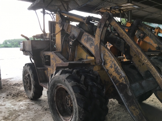 ขายรถตัก  สภาพพร้อมใช้งาน  ราคา เบาๆ  100,000 บาท