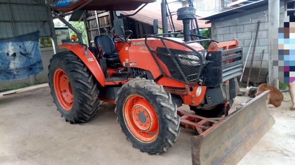 ขายKUbota M7040 สองเพลาพร้อมอุปกรณ์4ชิ้น เล่มพร้อมโอน รถปรถปี52 ขายKUbota M7040 สองเพลาพร้อมอุปกรณ์4ชิ้น เล่มพร้อมโอน รถปรถปี52