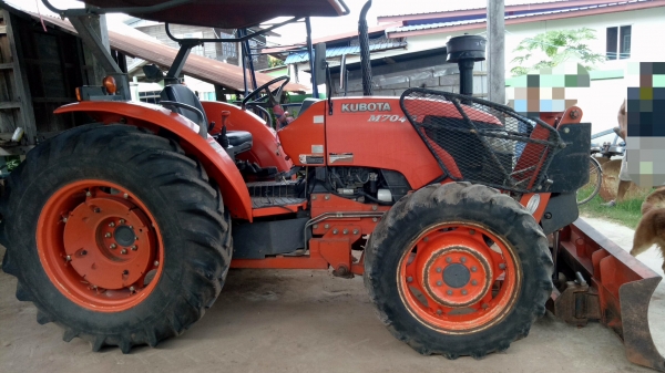 ขายKUbota M7040 สองเพลาพร้อมอุปกรณ์4ชิ้น เล่มพร้อมโอน รถปรถปี52