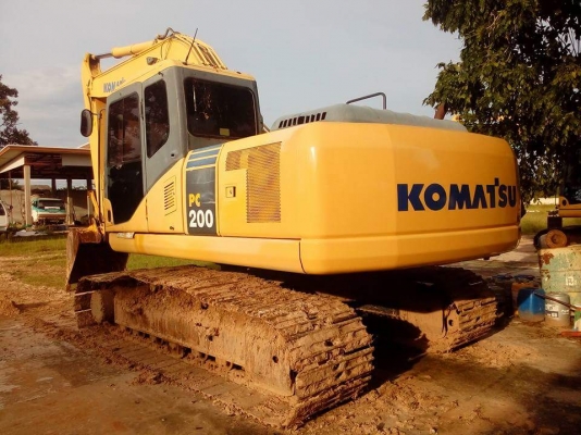 ขายด่วน KOMATSU PC200-7 สภาพสวยพร้อมใช้งาน เครื่องปั้มดี ไฟฟ้าสมบูรณ์ ทำงาน 8xxxกว่าชั่วโมง เอกสารเล่มทะเบียน สนใจโทรสอบถาม 093-0764943  088-3223272  K ตั้ม