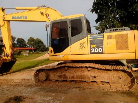 ขายด่วน KOMATSU PC200-7 สภาพสวยพร้อมใช้งาน เครื่องปั้มดี ไฟฟ้าสมบูรณ์ ทำงาน 8xxxกว่าชั่วโมง เอกสารเล่มทะเบียน สนใจโทรสอบถาม 093-0764943  088-3223272  K ตั้ม