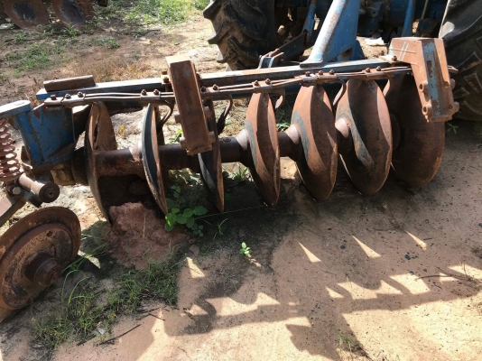 ขายรถไถฟอร์ด เครื่องt5สภาพ95\%พร้อมใช้งาน