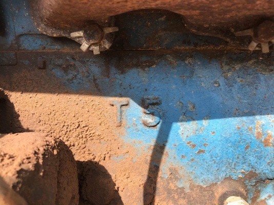 ขายรถไถฟอร์ด เครื่องt5สภาพ95\%พร้อมใช้งาน