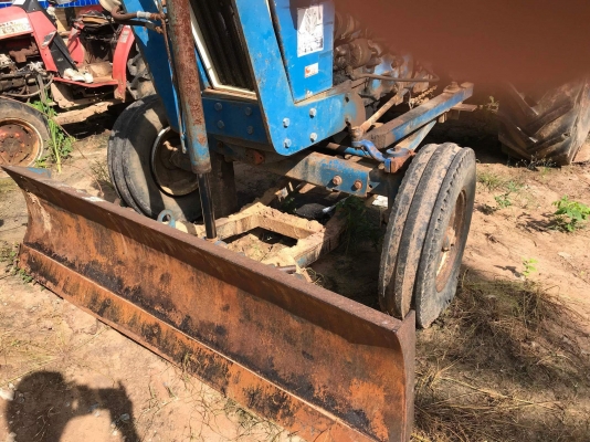 ขายรถไถฟอร์ด เครื่องt5สภาพ95\%พร้อมใช้งาน