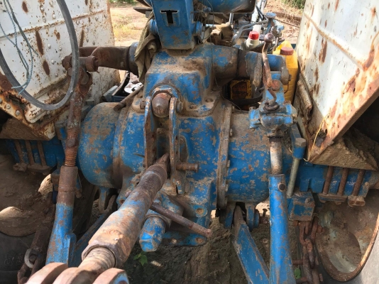 ขายรถไถฟอร์ด เครื่องt5สภาพ95\%พร้อมใช้งาน