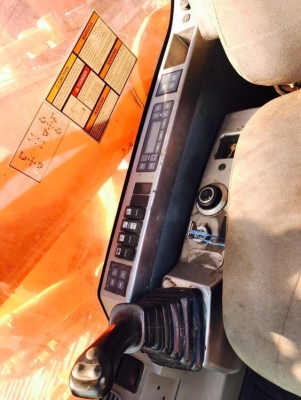 ขาย 1,450,000 DOOSAN DX225LCA ไมล์ 6,xxx ชม. ไฟฟ้าครบ เครื่อง ปั๊มดี  ช่วงล่างเต็ม รถสวยพร้อมใช้ เอกสารเล่มทะเบียน  รถอยู่ ปทุมธานี ราคา 1,450,000บาท 090-772-3710 090-772-3708