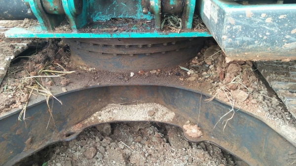 รถแบคโฮ KOBELCO SK200 / YN - 12. , ( รถทำงาน 5,xxx ชม. ) สนใจติดต่อ 081 - 6079515