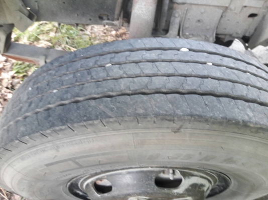รถอีซูซุ 6 ล้อ ( ไม่ดั้ม ) NPR 130 แรงม้า. ปี 44. สนใจติดต่อ 081 - 6079515