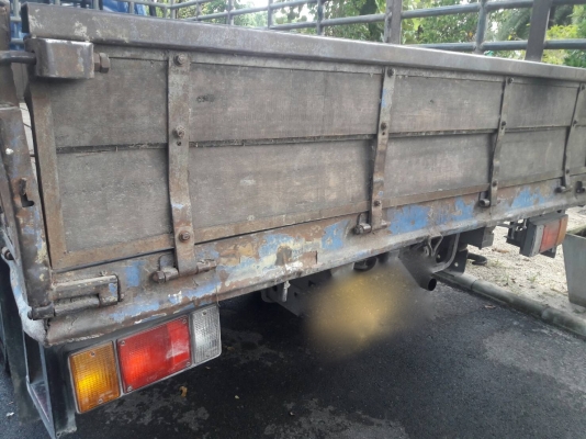 รถอีซูซุ 6 ล้อ ( ไม่ดั้ม ) NPR 130 แรงม้า. ปี 44. สนใจติดต่อ 081 - 6079515