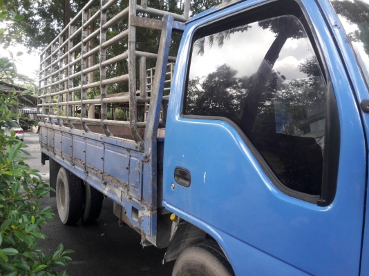 รถอีซูซุ 6 ล้อ ( ไม่ดั้ม ) NPR 130 แรงม้า. ปี 44. สนใจติดต่อ 081 - 6079515
