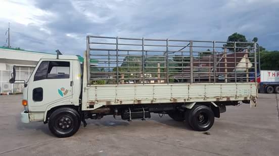6ล้อล่อง HINO FC2W ยาว 5.5ม. คัทซีสวย เครื่องดี นิ่มๆแห้งๆ สภาพพร้อมใช้งานเลย ราคาต่อรองได้ ติดต่อ 0872976734