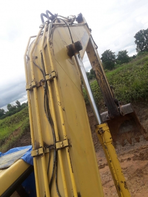 KOMATSU PC200-7 เอกสารเล่มทะเบียน สนใจโทรมาเลยครับ ราคา 830,000 บาท