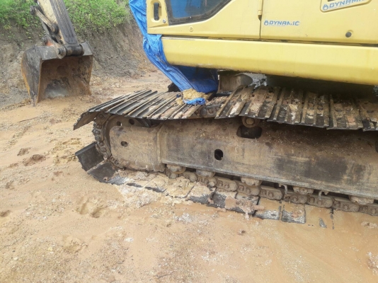 KOMATSU PC200-7 เอกสารเล่มทะเบียน สนใจโทรมาเลยครับ ราคา 830,000 บาท