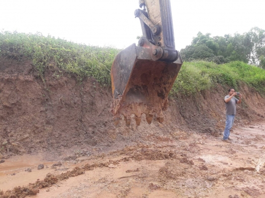 KOMATSU PC200-7 เอกสารเล่มทะเบียน สนใจโทรมาเลยครับ ราคา 830,000 บาท