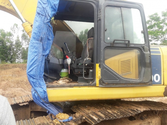 KOMATSU PC200-7 เอกสารเล่มทะเบียน สนใจโทรมาเลยครับ ราคา 830,000 บาท