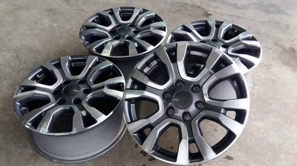 ขายล้อแม็กป้ายแดง ranger 18"สนใจติดต่อร้าน ก.เจริญการยางครับ 081-3747940