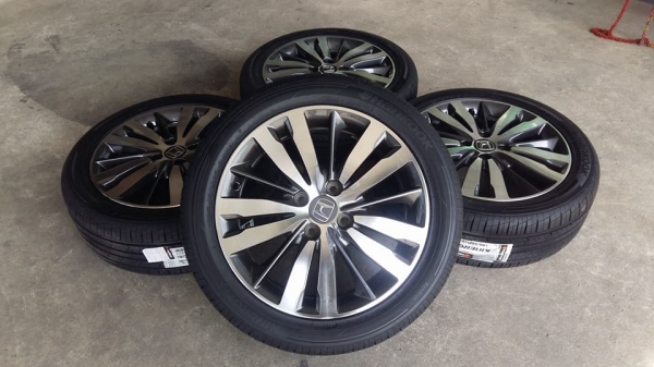 ขายล้อแม็ก jazz 16"&times;6" พร้อมยางใหม่hankook ปี17 สนใจติดต่อร้าน ก.เจริญการยางครับ 081-3747940