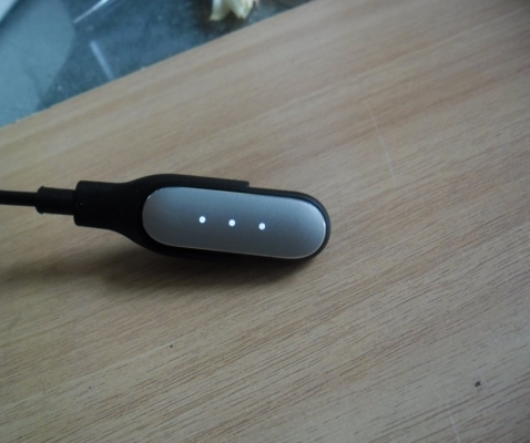 Xiaomi Mi Band 1s เป็นสายรัดข้อมือเพื่อสุขภาพ สภาพสวย