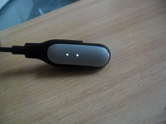 Xiaomi Mi Band 1s เป็นสายรัดข้อมือเพื่อสุขภาพ สภาพสวย