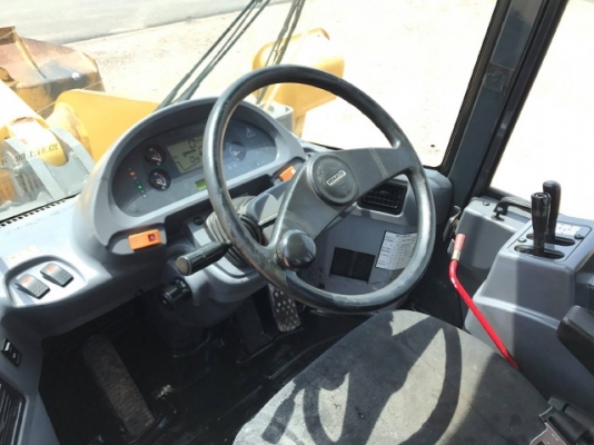 ขายรถตักล้อยาง KOMATSU WA320-5 รถนอกนำเข้าจากญี่ปุ่น สภาพสวยพร้อมใช้งาน มีVDOการทำงานครับ ขายรถตักล้อยาง KOMATSU WA320-5 รถนอกนำเข้าจากญี่ปุ่น สภาพสวยพร้อมใช้งาน มีVDOการทำงานครับ