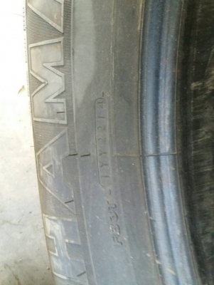 ** 11R .เส้นละ 3,500 ** ยาง 11R22.5 เก่าญี่ปุ่น 4เส้น เป็นปี 15 .. 1เส้น,ปี14 ..2เส้น , ปี11 ..1 เส้น