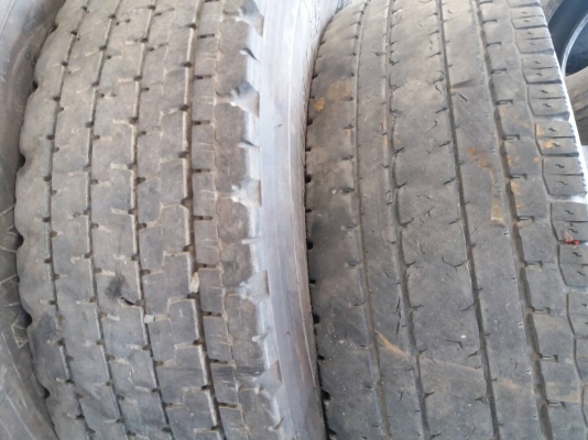 ** 11R .เส้นละ 3,500 ** ยาง 11R22.5 เก่าญี่ปุ่น 4เส้น เป็นปี 15 .. 1เส้น,ปี14 ..2เส้น , ปี11 ..1 เส้น