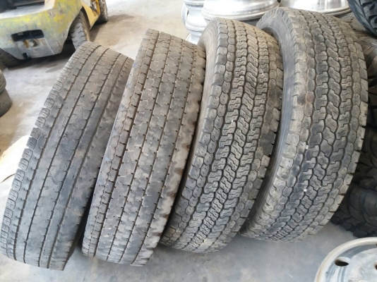 ** 11R .เส้นละ 3,500 ** ยาง 11R22.5 เก่าญี่ปุ่น 4เส้น เป็นปี 15 .. 1เส้น,ปี14 ..2เส้น , ปี11 ..1 เส้น