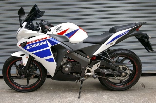 ขออนุญาตขาย HONDA CBR150I NEW รถพร้อมใช้งาน สภาพสวยเหมือนรถใหม่ป้ายแดง ฟรีค่าโอน ขออนุญาตขาย HONDA CBR150I NEW รถพร้อมใช้งาน สภาพสวยเหมือนรถใหม่ป้ายแดง ฟรีค่าโอน