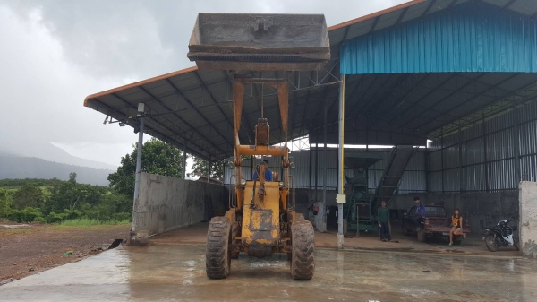 ขาย รถตัก KOMATSU 510 กรองเดี่ยว เครื่องดี เกียร์ดี ปั้มแรง ทำงานคล่องตัว ยางเต็ม ต่อแขนเรียบร้อยแล้ว ขาย รถตัก KOMATSU 510 กรองเดี่ยว เครื่องดี เกียร์ดี ปั้มแรง ทำงานคล่องตัว ยางเต็ม ต่อแขนเรียบร้อยแล้ว