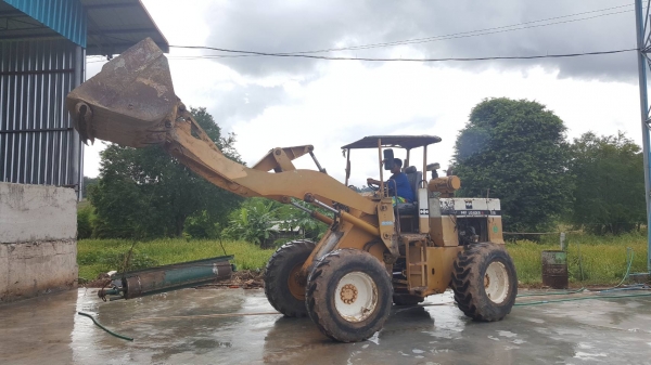 ขาย รถตัก KOMATSU 510 กรองเดี่ยว เครื่องดี เกียร์ดี ปั้มแรง ทำงานคล่องตัว ยางเต็ม ต่อแขนเรียบร้อยแล้ว ขาย รถตัก KOMATSU 510 กรองเดี่ยว เครื่องดี เกียร์ดี ปั้มแรง ทำงานคล่องตัว ยางเต็ม ต่อแขนเรียบร้อยแล้ว