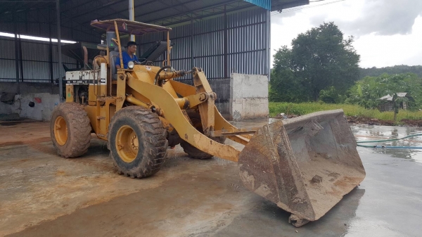 ขาย รถตัก KOMATSU 510 กรองเดี่ยว เครื่องดี เกียร์ดี ปั้มแรง ทำงานคล่องตัว ยางเต็ม ต่อแขนเรียบร้อยแล้ว ขาย รถตัก KOMATSU 510 กรองเดี่ยว เครื่องดี เกียร์ดี ปั้มแรง ทำงานคล่องตัว ยางเต็ม ต่อแขนเรียบร้อยแล้ว