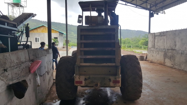 ขาย รถตัก KOMATSU 510 กรองเดี่ยว เครื่องดี เกียร์ดี ปั้มแรง ทำงานคล่องตัว ยางเต็ม ต่อแขนเรียบร้อยแล้ว ขาย รถตัก KOMATSU 510 กรองเดี่ยว เครื่องดี เกียร์ดี ปั้มแรง ทำงานคล่องตัว ยางเต็ม ต่อแขนเรียบร้อยแล้ว