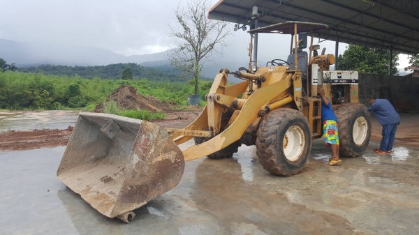 ขาย รถตัก KOMATSU 510 กรองเดี่ยว เครื่องดี เกียร์ดี ปั้มแรง ทำงานคล่องตัว ยางเต็ม ต่อแขนเรียบร้อยแล้ว ขาย รถตัก KOMATSU 510 กรองเดี่ยว เครื่องดี เกียร์ดี ปั้มแรง ทำงานคล่องตัว ยางเต็ม ต่อแขนเรียบร้อยแล้ว