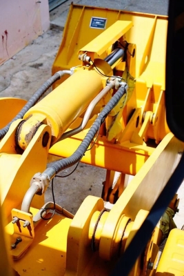 ขาย 1,150,000 รถตัก XCMG ขนาด 3 คิว รุ่นใหม่ล่าสุด สภาพ90\% ไมล์ 2,000 ชม. สวยเหมือนใหม่ เล่มทะเบียน รถสวย รถอยู่ ปทุมธานี 090-772-3710 090-772-3708