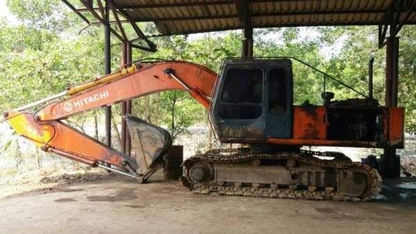 ขาย 395,000 บาท HITACHI EX200-1 เครื่องดี ปั้ม K3V โช่หนา เอวแน่น เอกสารชื้อขาย  รถอยู่ จ.ขอนแก่น 090-772-3710 090-772-3708