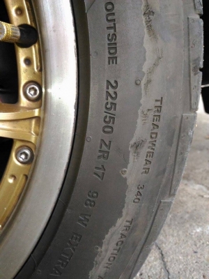 ด่วนขายยาง 225-50-17 มือ 2 เส้นละ 1,000 ซื้อ 3 แถม 1 วิ่งมา หมื่นกว่าโล ลงพื้นถนนมา 2 ปี ยางผลิตกลางปี 14 เส้นที่แถมมีรอบเฉี่ยวฟุตบาทมานิดหน่อย สนใจโทร. 089-886-1588 ชัยโรจน์ ด่วนขายยาง 225-50-17 มือ 2 เส้นละ 1,000 ซื้อ 3 แถม 1 วิ่งมา หมื่นกว่าโล ลงพื้นถนนมา 2 ปี ยางผลิตกลางปี 14 เส้นที่แถมมีรอบเฉี่ยวฟุตบาทมานิดหน่อย สนใจโทร. 089-886-1588 ชัยโรจน์