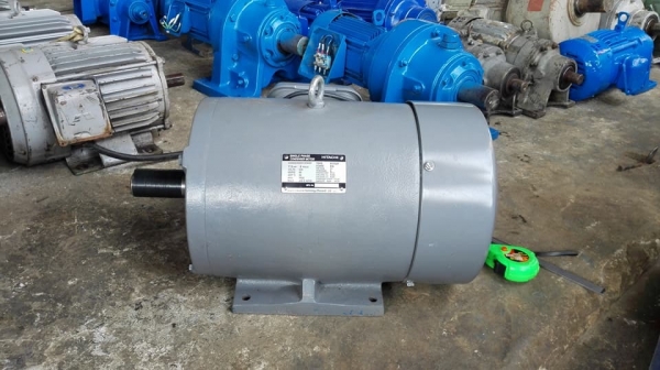 ** SOLD ** มอเตอร์ของใหม่ 100\% HITACHI 7.5 HP 220V ใช้ไฟบ้าน ลูกค้าเบิกมาใหม่ผิดสเป็กฝากขาย