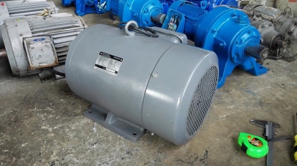 ** SOLD ** มอเตอร์ของใหม่ 100\% HITACHI 7.5 HP 220V ใช้ไฟบ้าน ลูกค้าเบิกมาใหม่ผิดสเป็กฝากขาย
